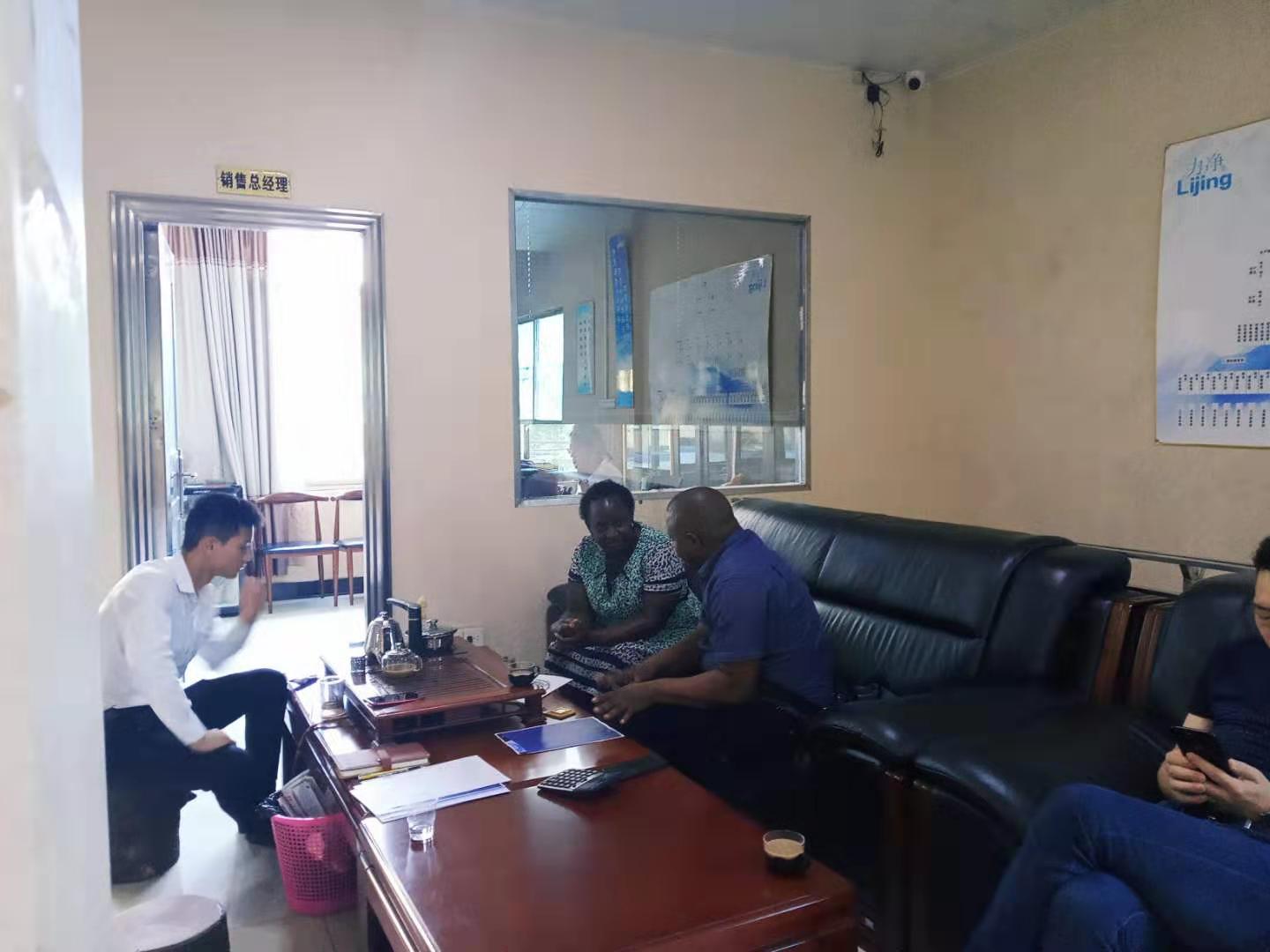 與（yǔ）客戶簽約洽談成（chéng）功（gōng）洗衣房設備發往埃及（jí）