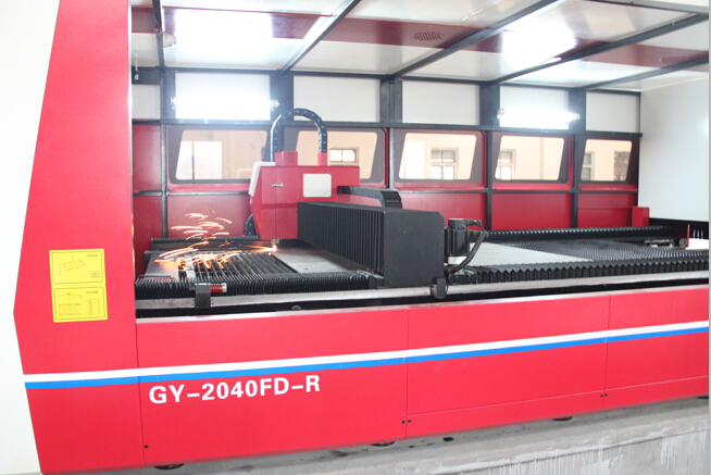 力（lì）淨公司工業洗（xǐ）衣機部門新購進激光切割機