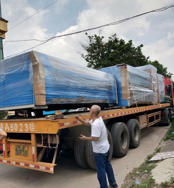 3台100公斤（jīn）工業洗衣機發貨汕頭