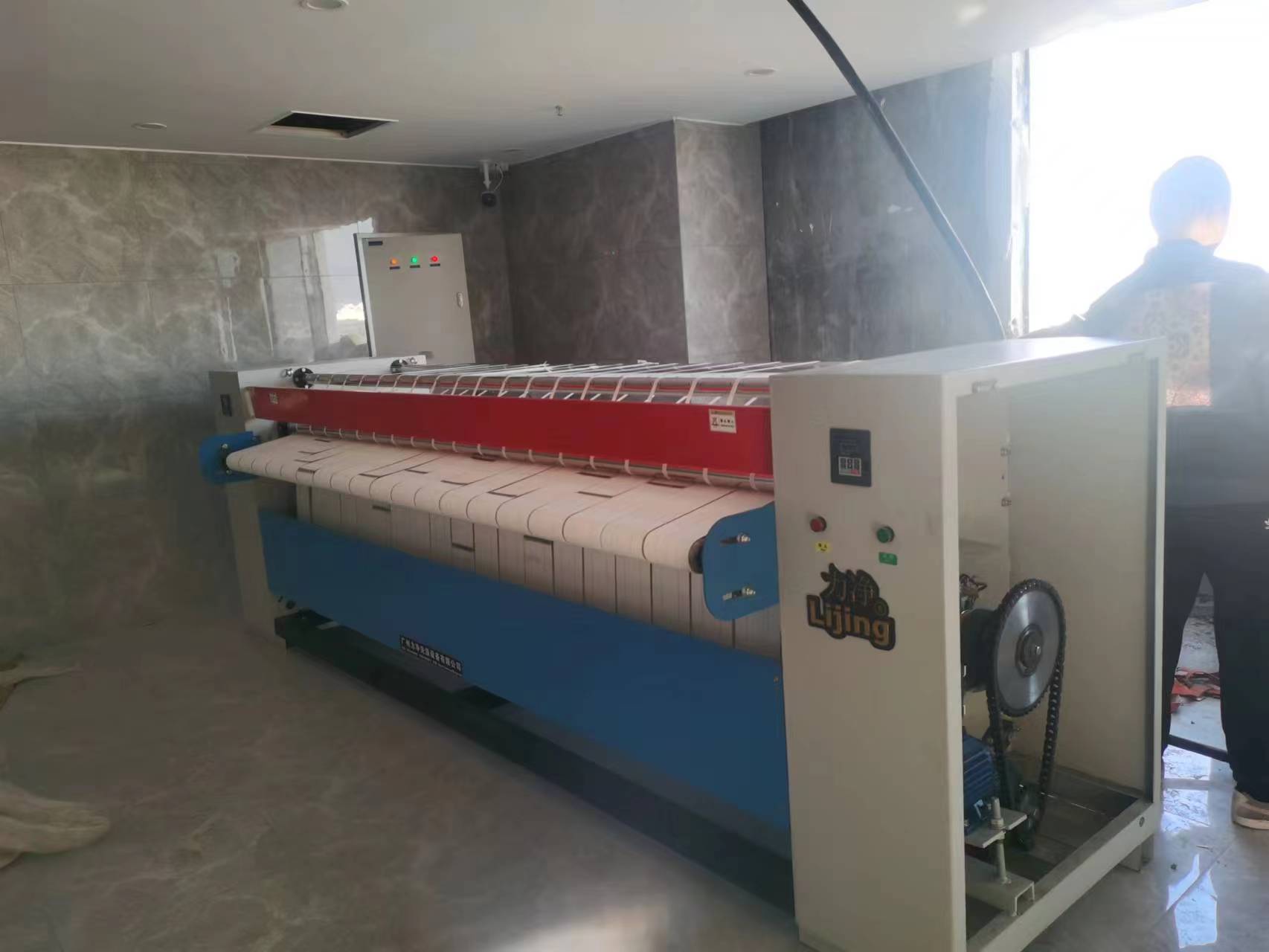 洗衣房燙平機設備