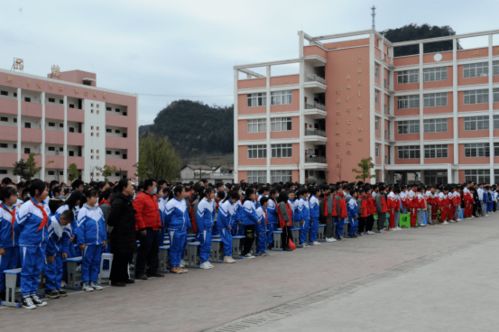 爱心成就梦想,助学情暖人心 爱心企业走进六枝特区第十中学为学生发红包