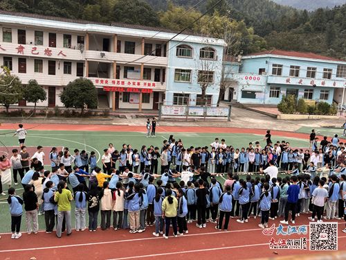 泰和县水槎初中举行拔河比赛 图