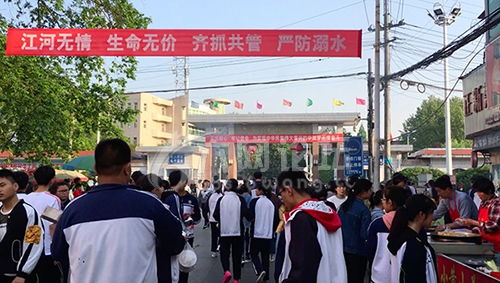 学生眼中的毛坦厂中学 适合学习的地方,但不是 高考工厂