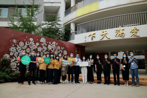 北京荟聚向蒲公英中学捐赠教学办公用品