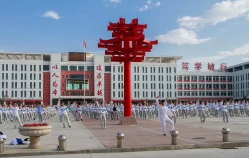 中国高中排名前10强出炉，衡水中学跻身前三，榜首当之无愧云镇中学